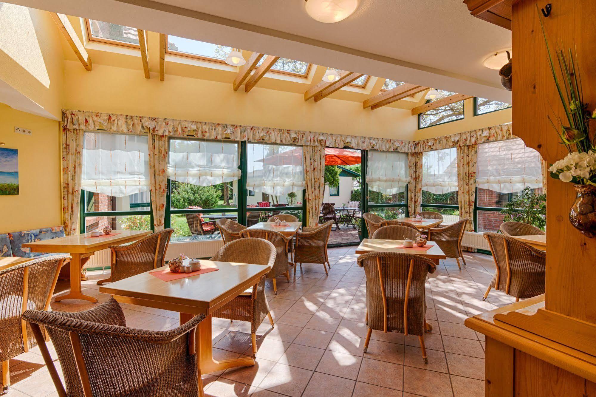Hotel Garni Nussbaumhof Uckeritz Exterior photo